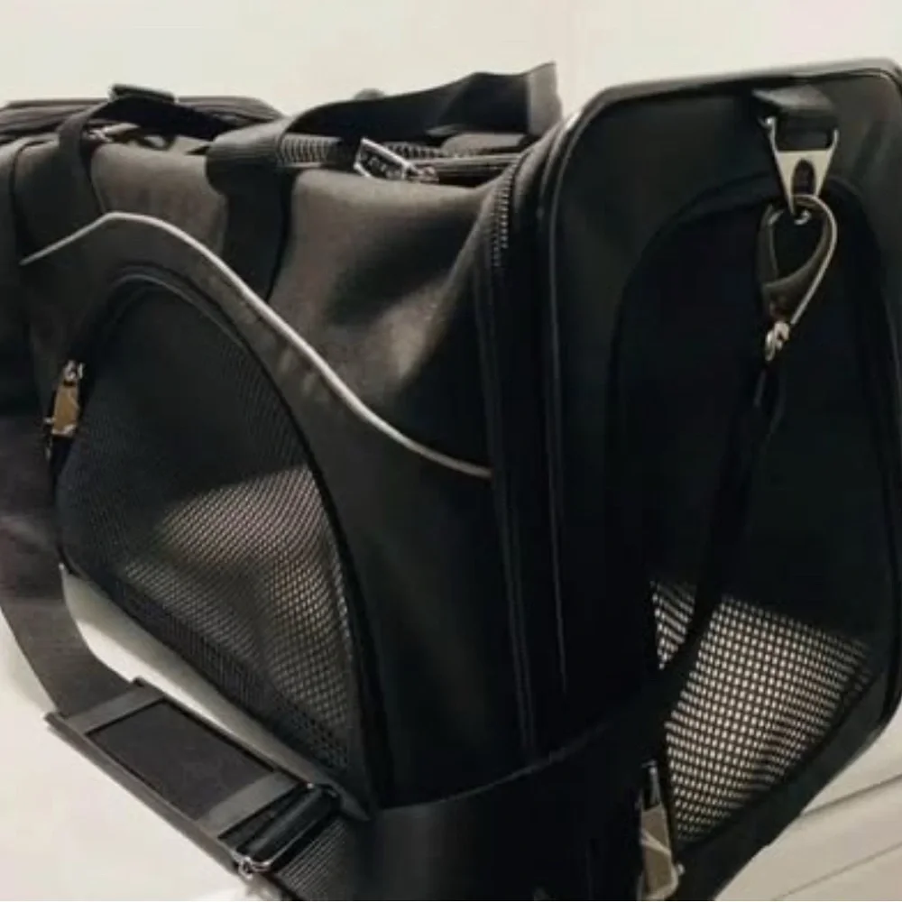 Black Pet Carrier for Cats